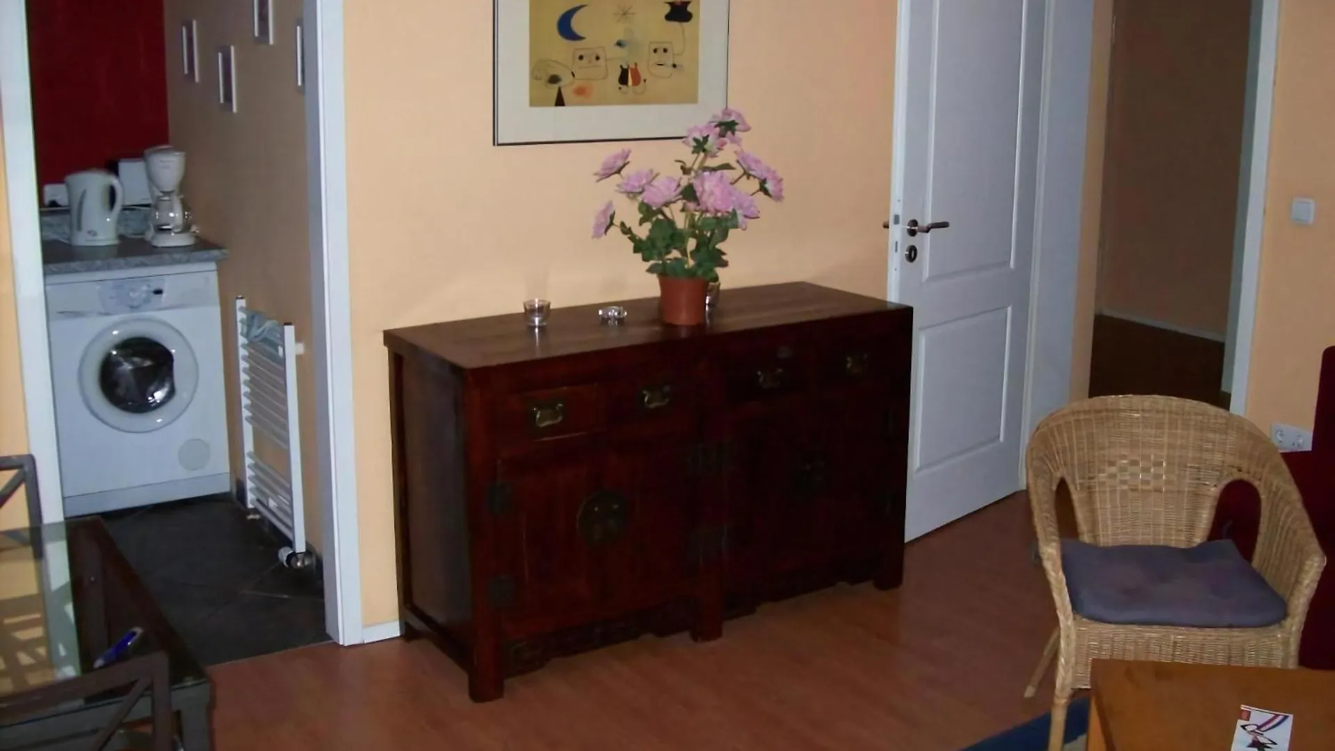 Stylische Ferienwohnung Mit Suedbalkon In Messenaehe Berlin Germany