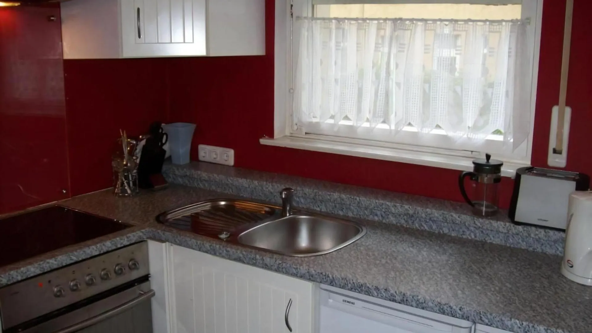 Stylische Ferienwohnung Mit Suedbalkon In Messenaehe Berlin Apartment
