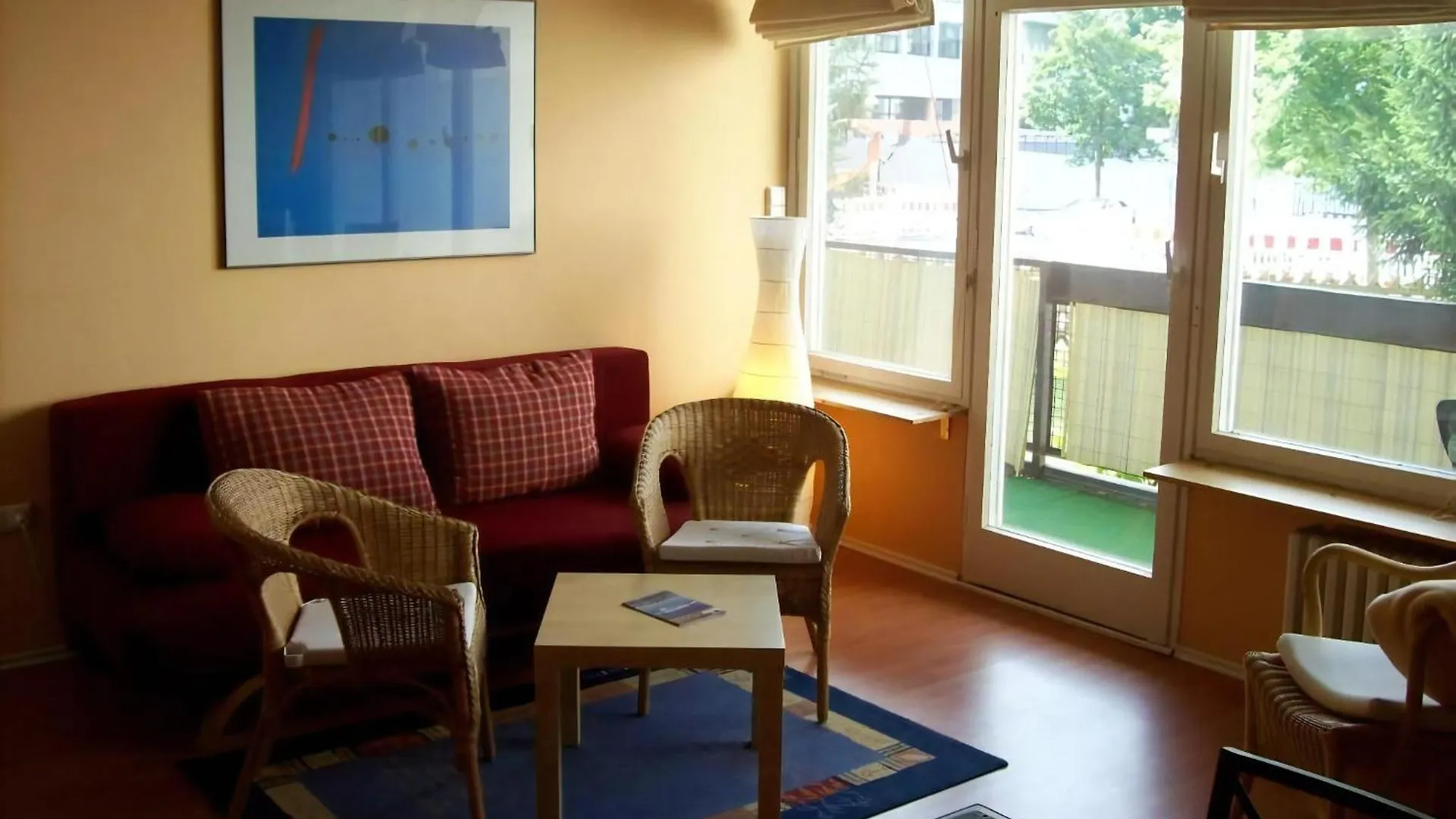 Apartment Stylische Ferienwohnung Mit Suedbalkon In Messenaehe Berlin Germany