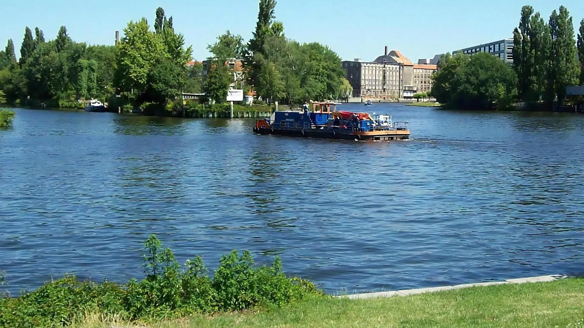 Stylische Ferienwohnung Mit Suedbalkon In Messenaehe Berlin 0*,